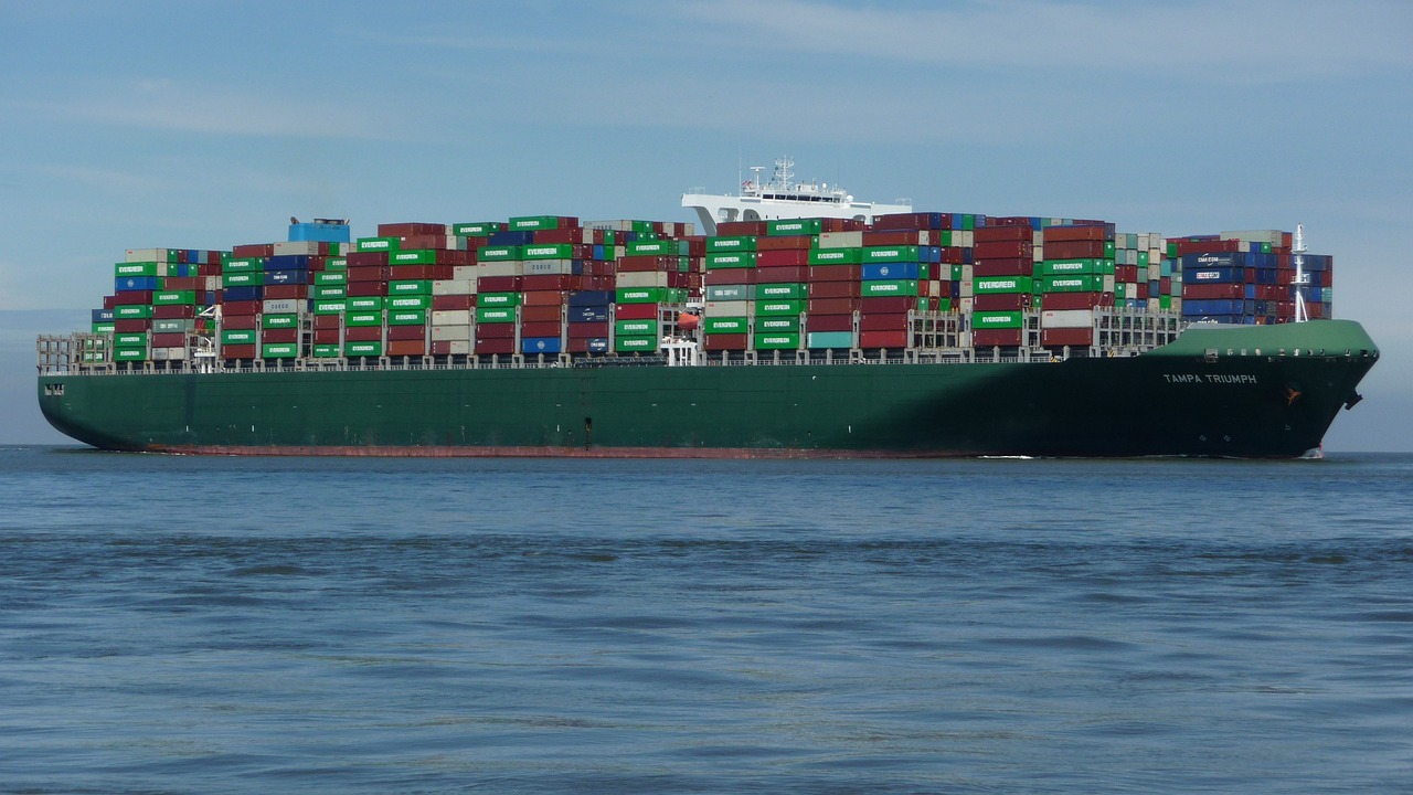 tampa triumph, container ship, river-6398462.jpg